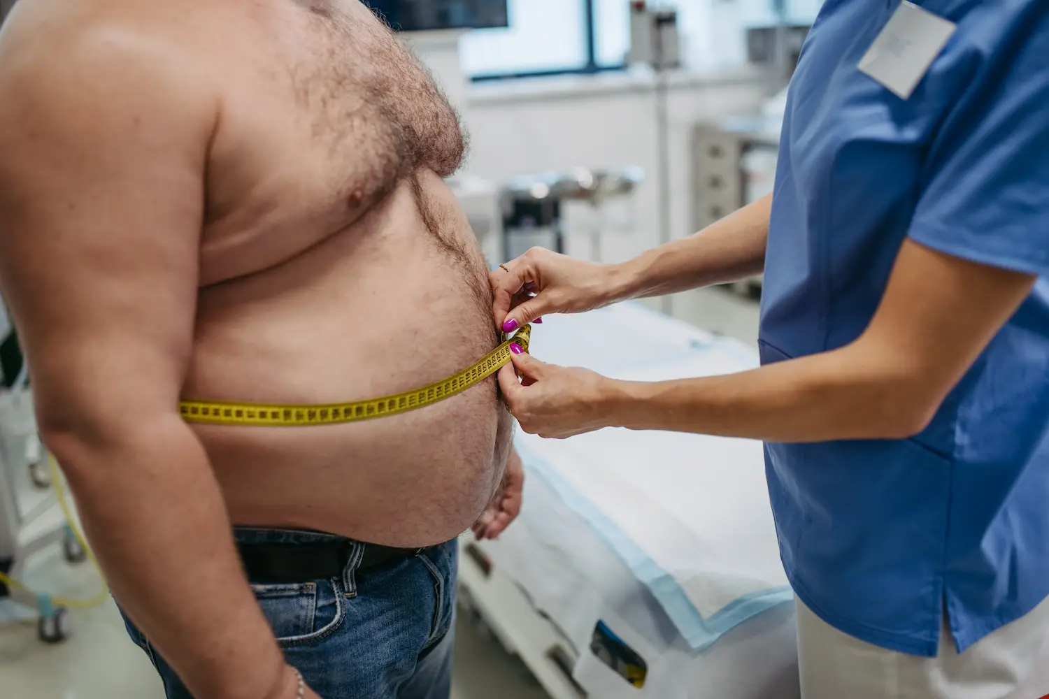 Paciente siendo evaluado para una gastroplastía endoscópica